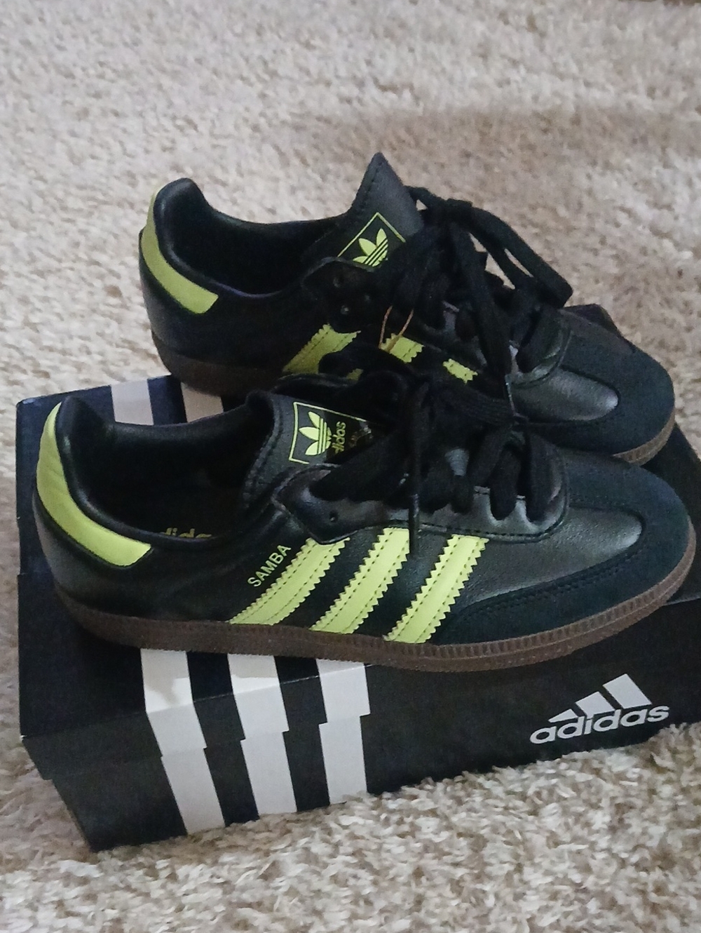 NWT ADIDAS SAMBAS - Picture 6 of 7